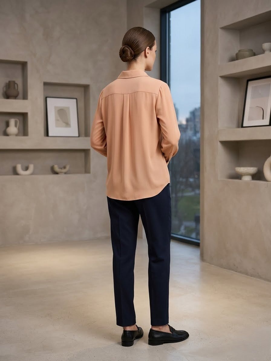 Elegant women's button-down chemise