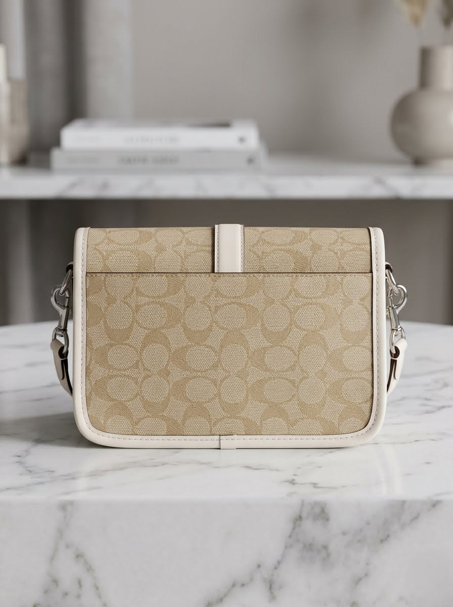 Elegant rectangular shoulder bag