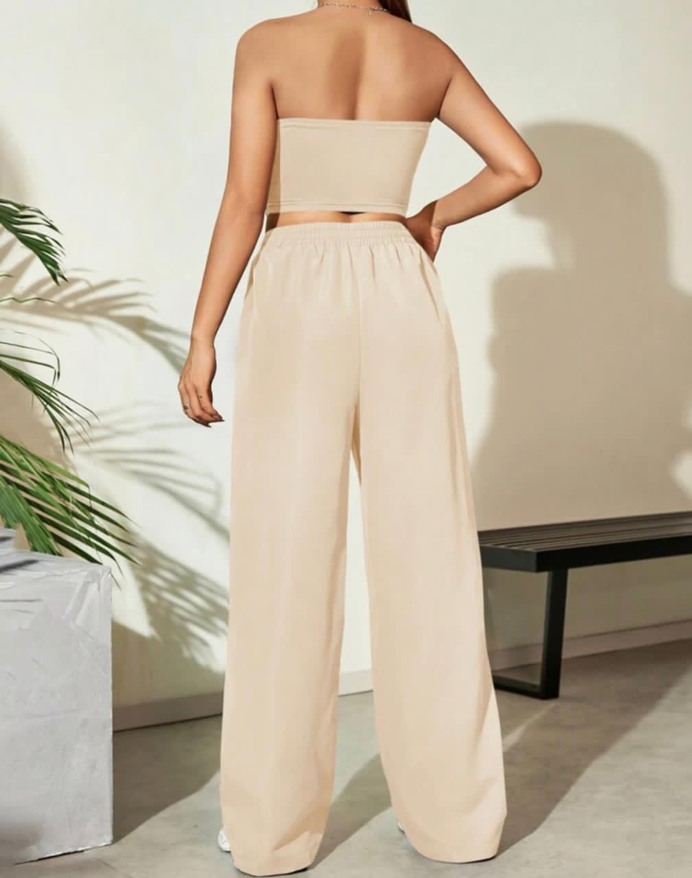Sporty, streetwear-inspired two-piece set