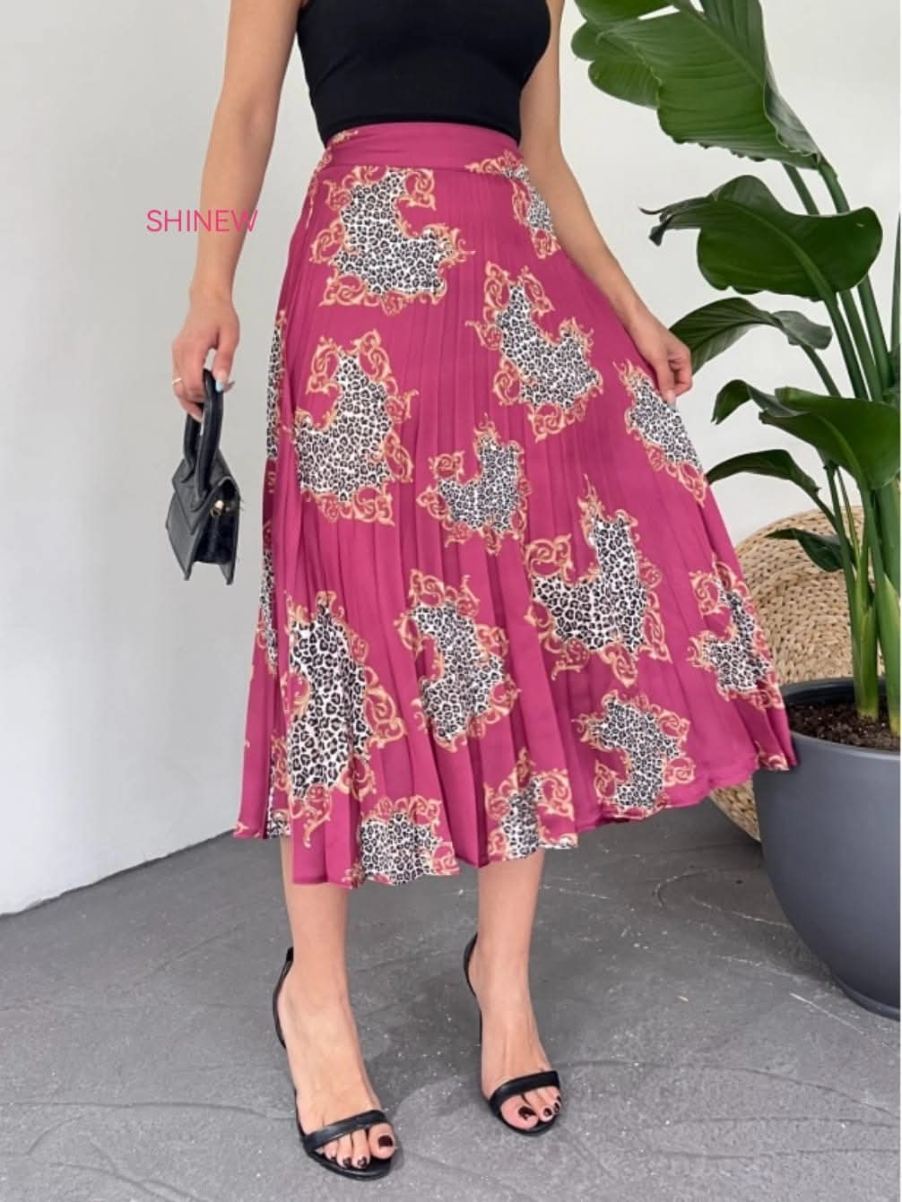Elegant midi skirt