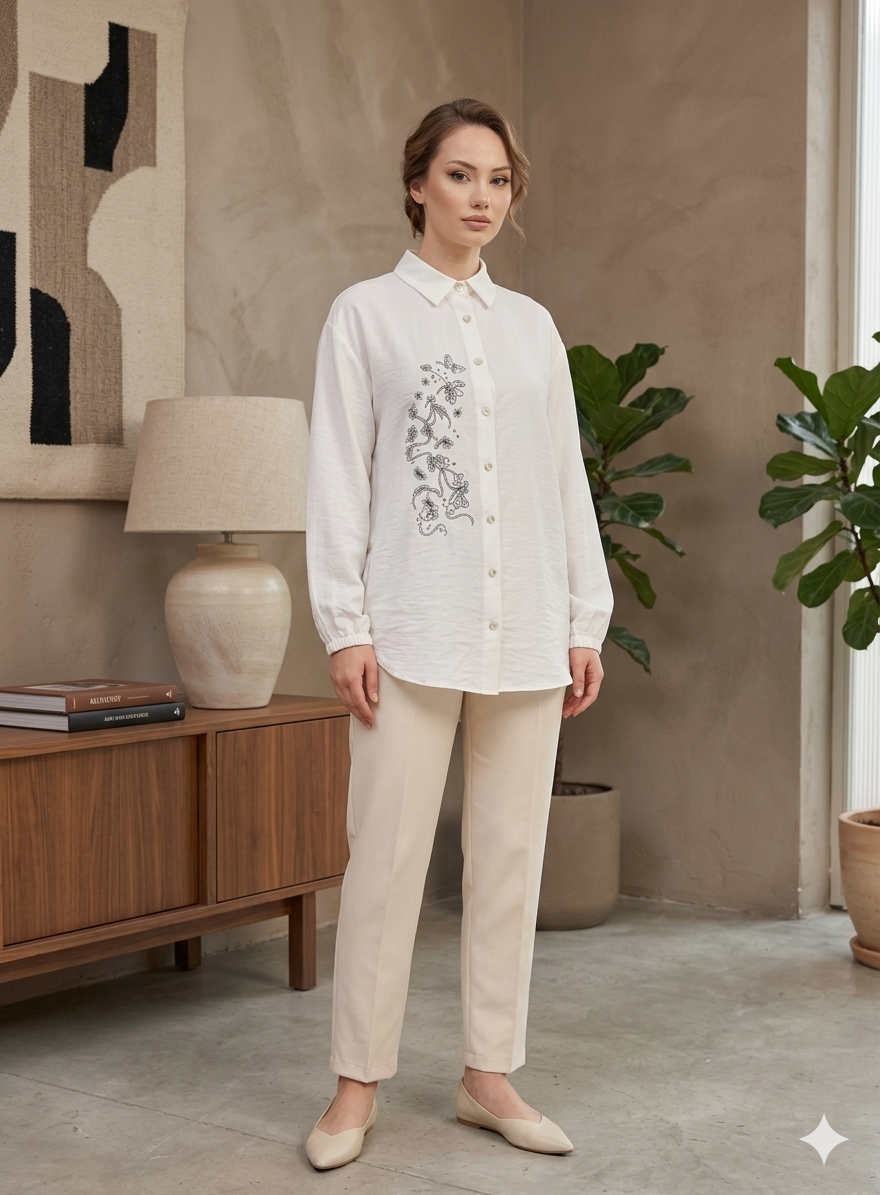 Elegant off-white button-down chemise