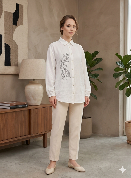 Elegant off-white button-down chemise