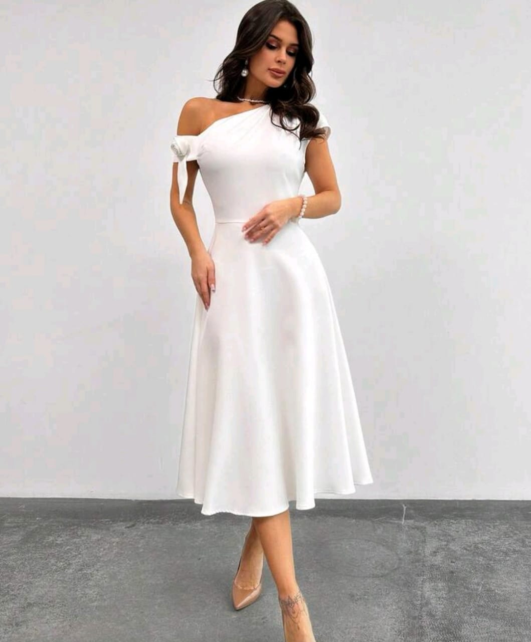 Elegant white midi dress