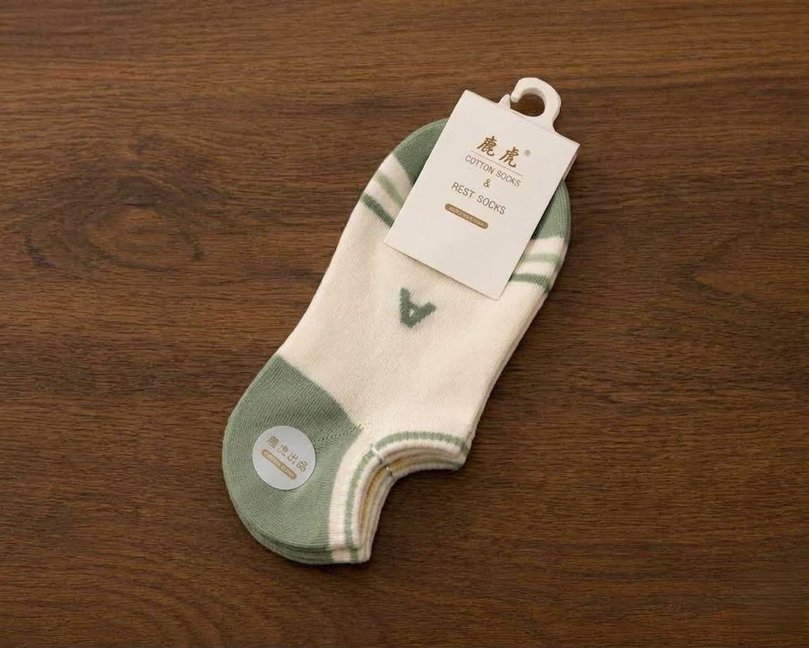 stylish low-cut ankle socks
