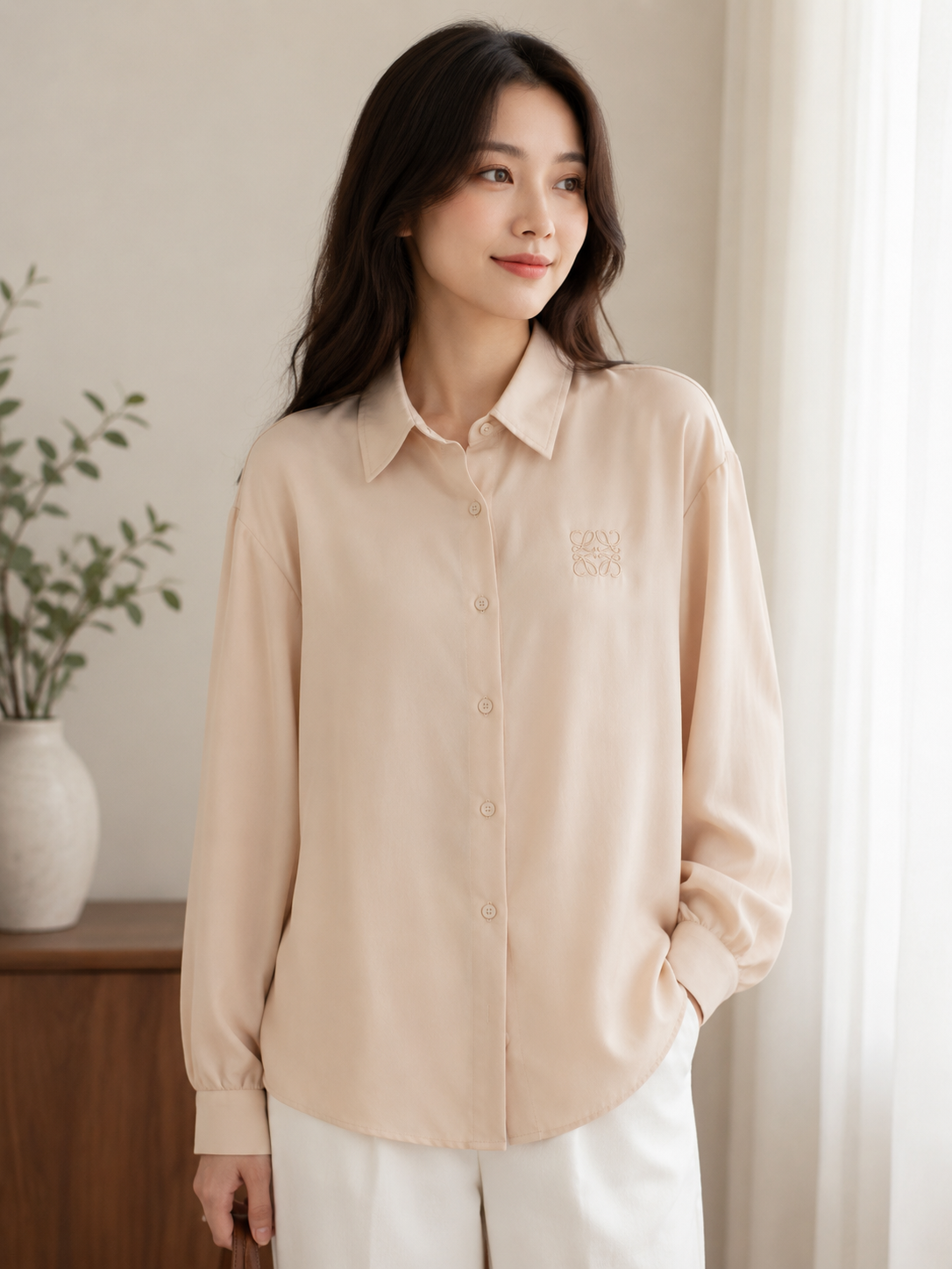 Elegant, long-sleeve chemise